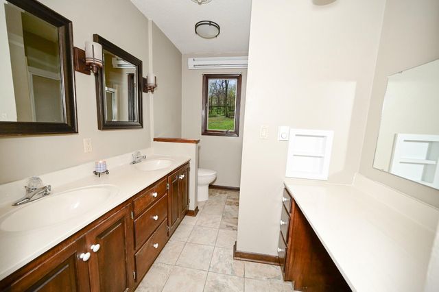 1729 162nd Ave, Manchester, IA 52057