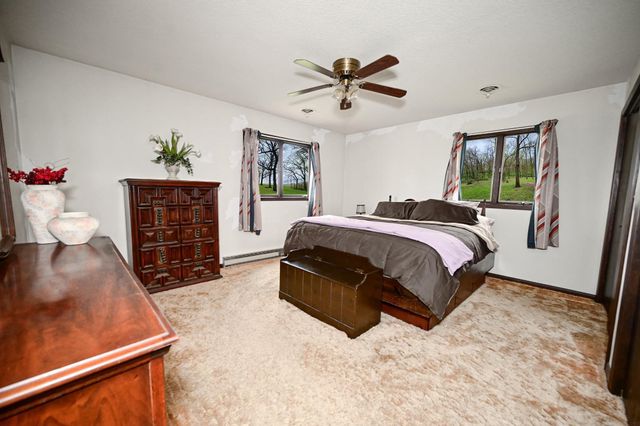 1729 162nd Ave, Manchester, IA 52057