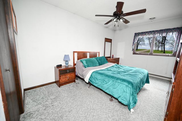 1729 162nd Ave, Manchester, IA 52057