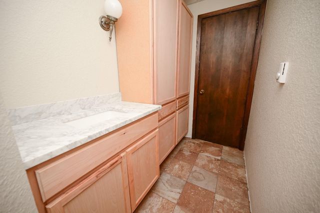 1729 162nd Ave, Manchester, IA 52057