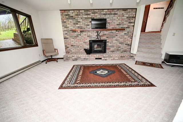 1729 162nd Ave, Manchester, IA 52057