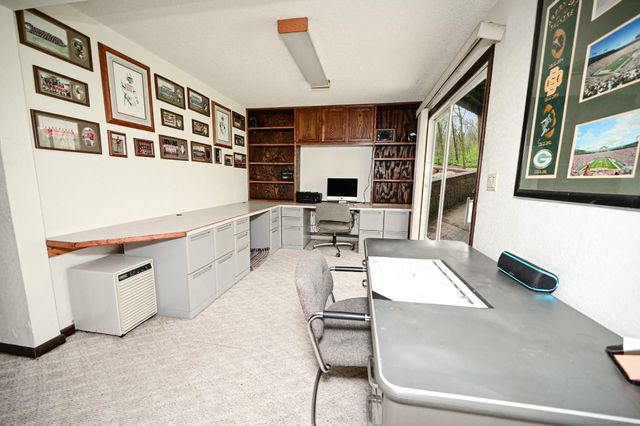 1729 162nd Ave, Manchester, IA 52057