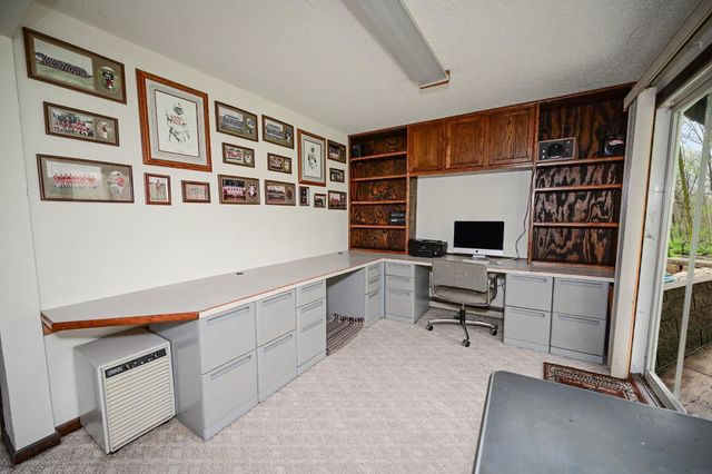 1729 162nd Ave, Manchester, IA 52057