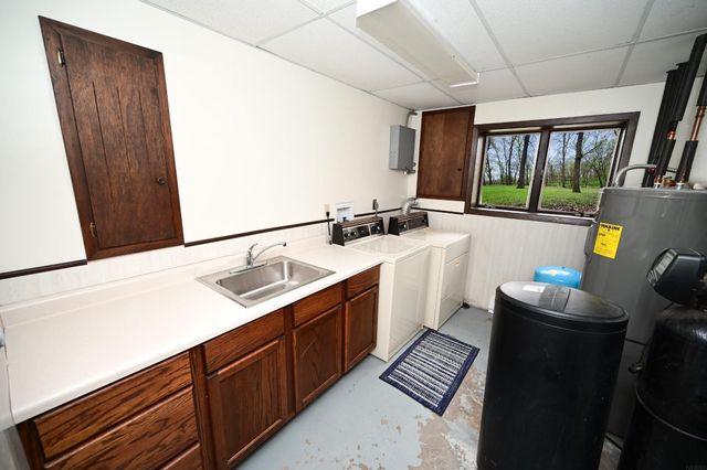 1729 162nd Ave, Manchester, IA 52057