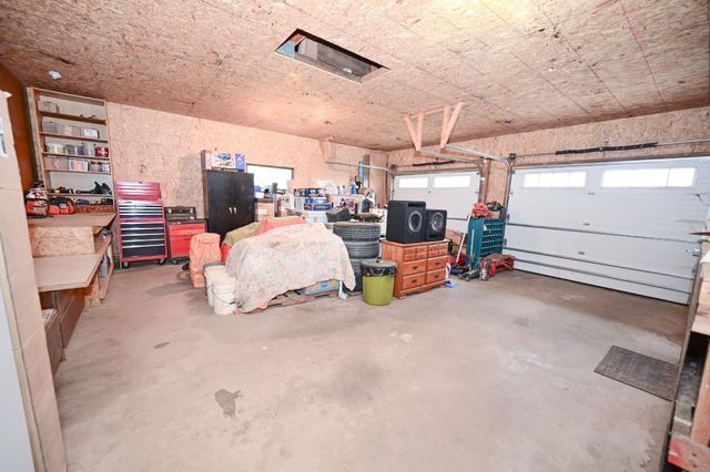 1729 162nd Ave, Manchester, IA 52057