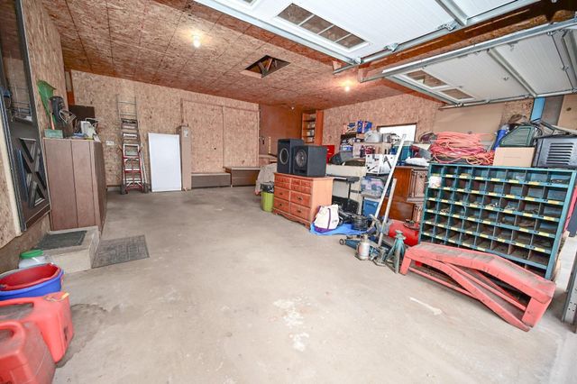 1729 162nd Ave, Manchester, IA 52057