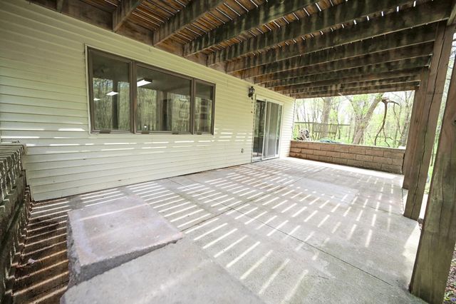 1729 162nd Ave, Manchester, IA 52057