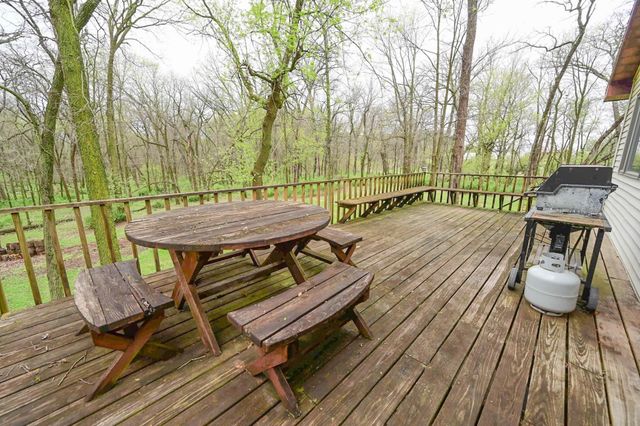 1729 162nd Ave, Manchester, IA 52057