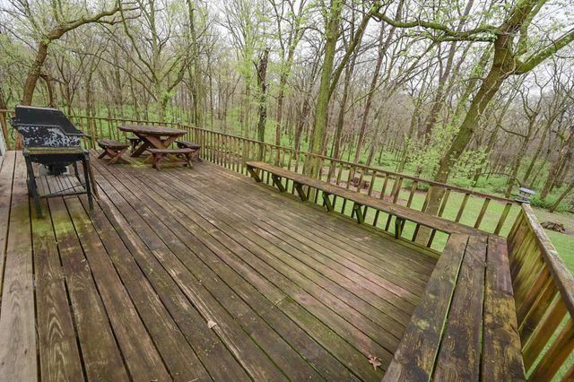 1729 162nd Ave, Manchester, IA 52057