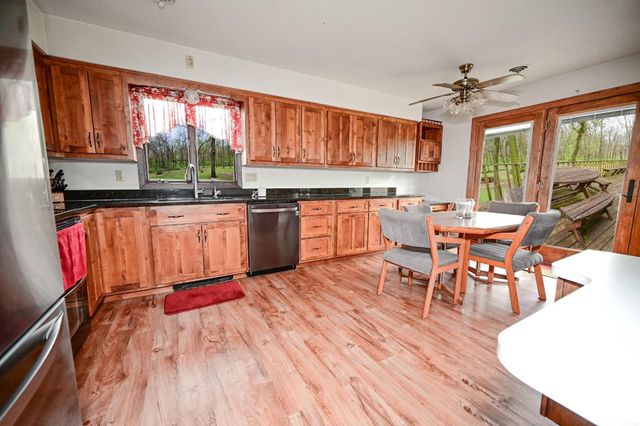 1729 162nd Ave, Manchester, IA 52057