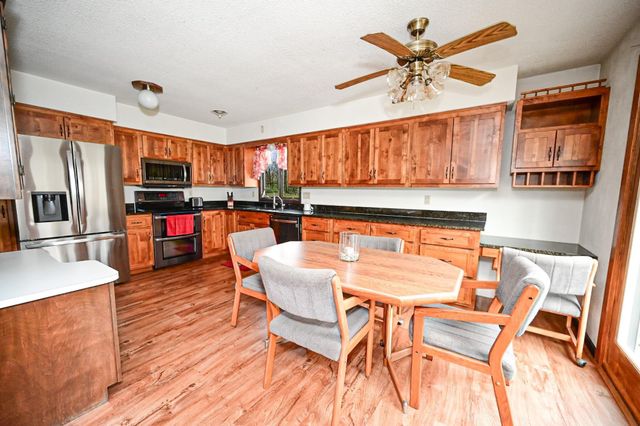 1729 162nd Ave, Manchester, IA 52057