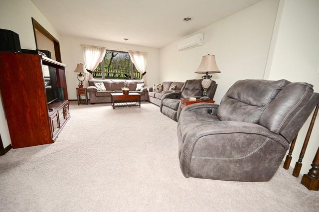 1729 162nd Ave, Manchester, IA 52057