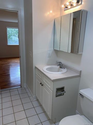 25 College Avenue 311, Nanuet, NY 10954