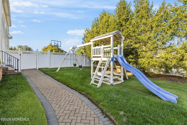 37 Stevenson Drive, Marlboro, NJ 07746