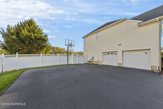 37 Stevenson Drive, Marlboro, NJ 07746