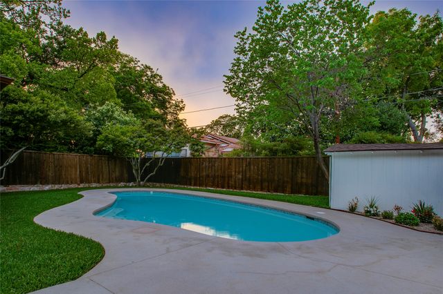 10819 Lochspring Drive, Dallas, TX 75218
