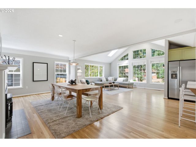 7636 Sw CAPITOL HILL Rd, Portland, OR 97219