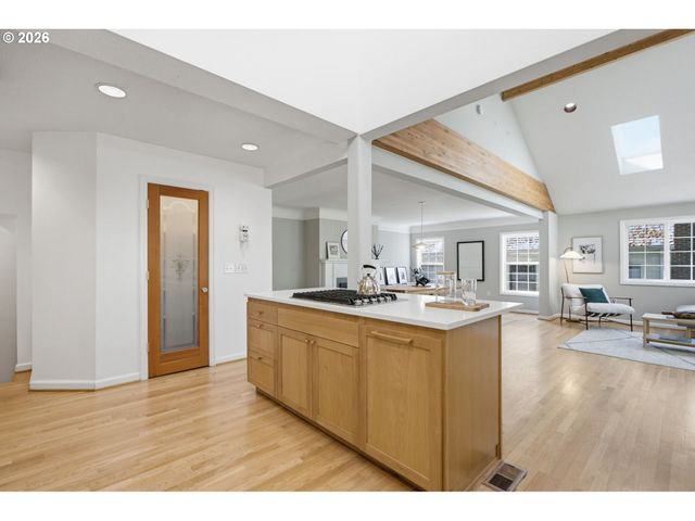 7636 Sw CAPITOL HILL Rd, Portland, OR 97219