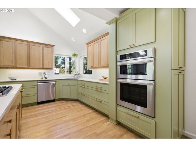 7636 Sw CAPITOL HILL Rd, Portland, OR 97219