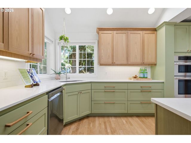 7636 Sw CAPITOL HILL Rd, Portland, OR 97219