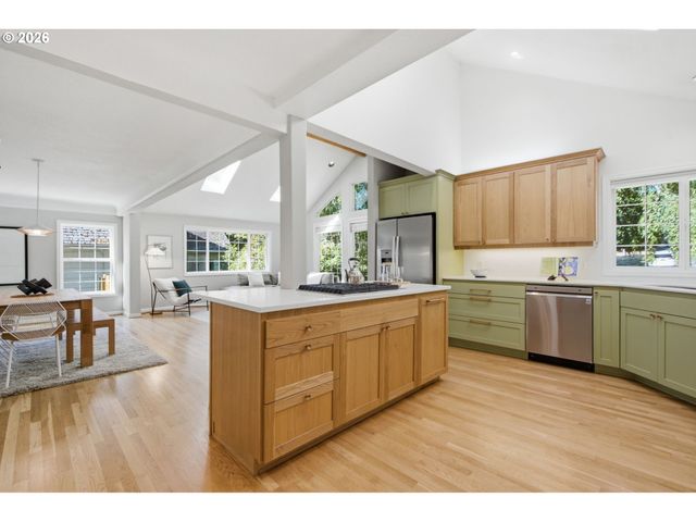 7636 Sw CAPITOL HILL Rd, Portland, OR 97219
