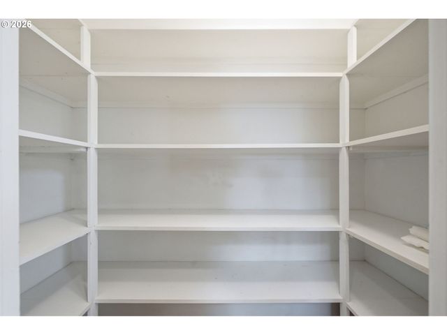7636 Sw CAPITOL HILL Rd, Portland, OR 97219