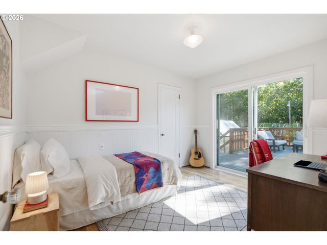7636 Sw CAPITOL HILL Rd, Portland, OR 97219
