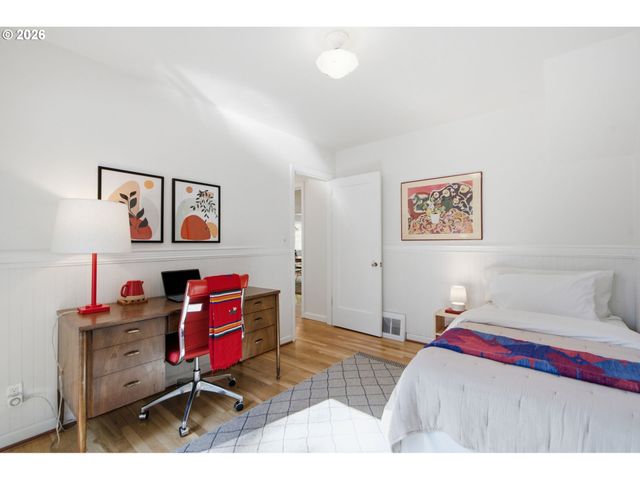 7636 Sw CAPITOL HILL Rd, Portland, OR 97219