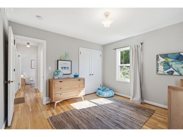 7636 Sw CAPITOL HILL Rd, Portland, OR 97219