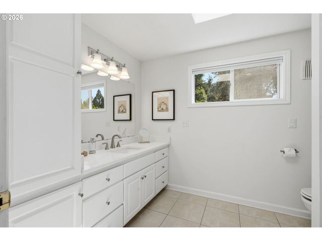 7636 Sw CAPITOL HILL Rd, Portland, OR 97219