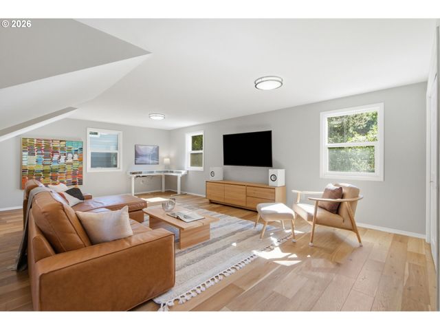 7636 Sw CAPITOL HILL Rd, Portland, OR 97219