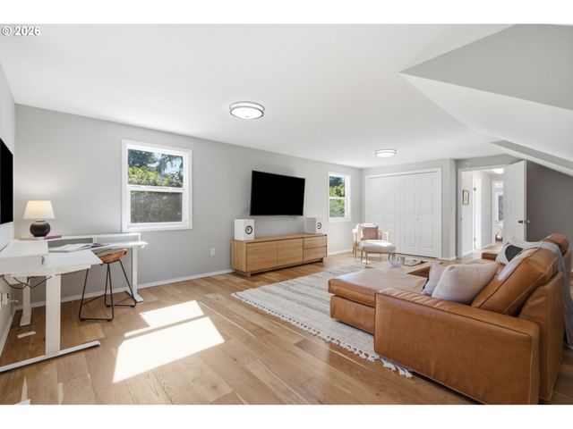 7636 Sw CAPITOL HILL Rd, Portland, OR 97219