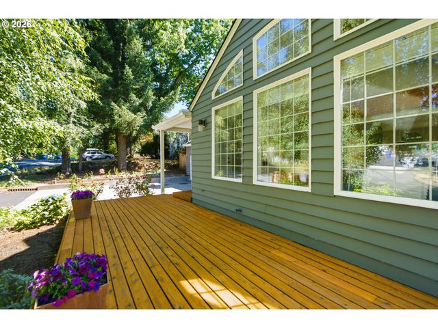 7636 Sw CAPITOL HILL Rd, Portland, OR 97219