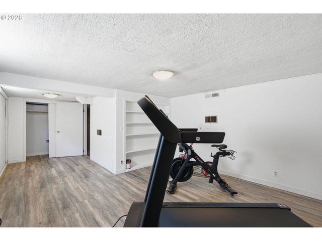 7636 Sw CAPITOL HILL Rd, Portland, OR 97219