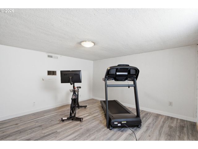 7636 Sw CAPITOL HILL Rd, Portland, OR 97219