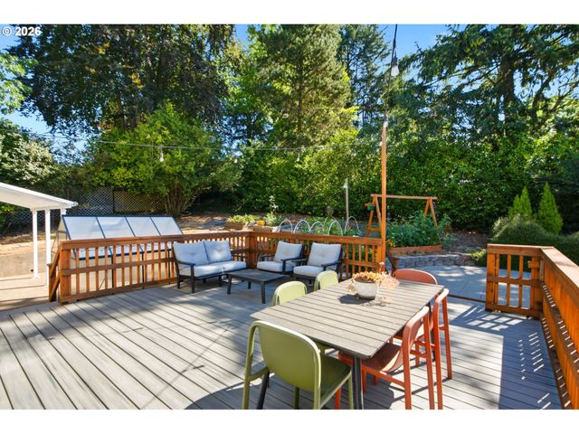 7636 Sw CAPITOL HILL Rd, Portland, OR 97219
