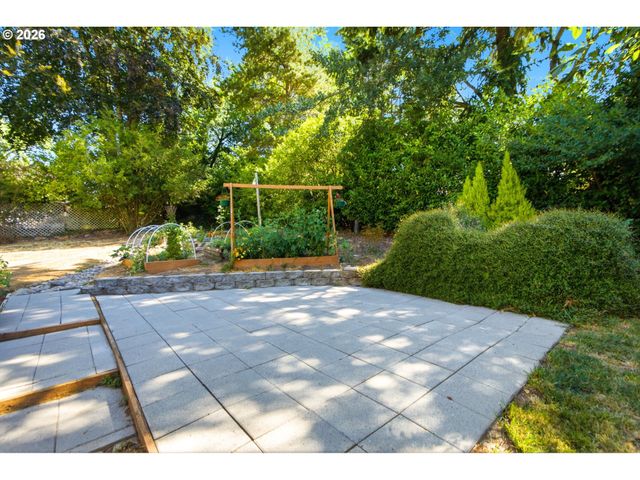 7636 Sw CAPITOL HILL Rd, Portland, OR 97219