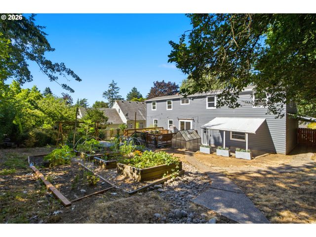 7636 Sw CAPITOL HILL Rd, Portland, OR 97219