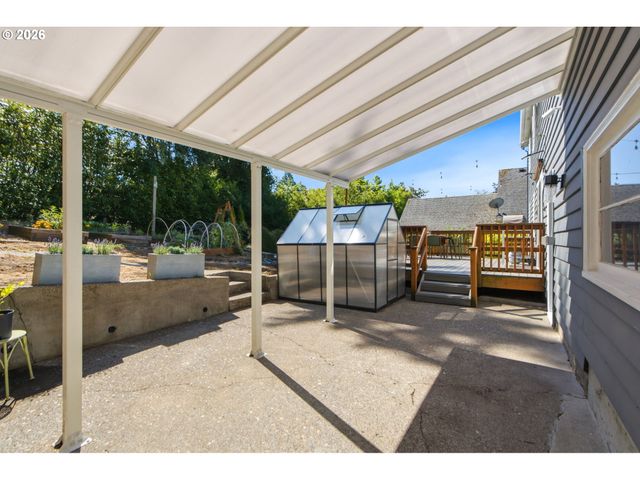 7636 Sw CAPITOL HILL Rd, Portland, OR 97219