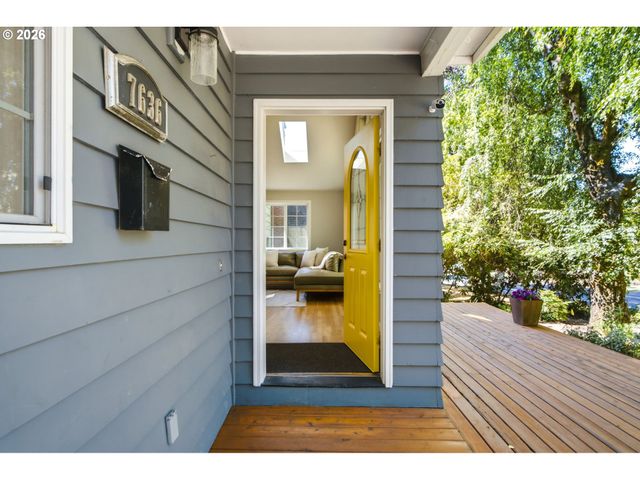 7636 Sw CAPITOL HILL Rd, Portland, OR 97219