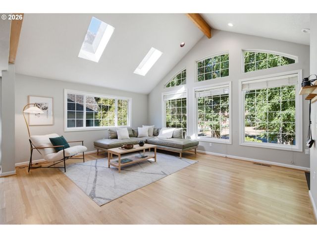 7636 Sw CAPITOL HILL Rd, Portland, OR 97219