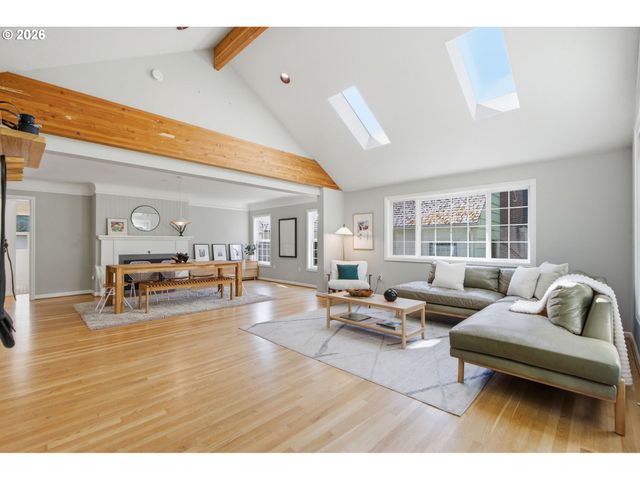 7636 Sw CAPITOL HILL Rd, Portland, OR 97219