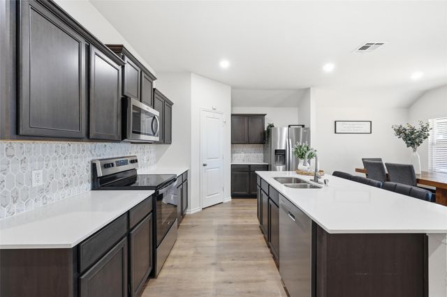 1012 Grand View Drive, Ennis, TX 75119