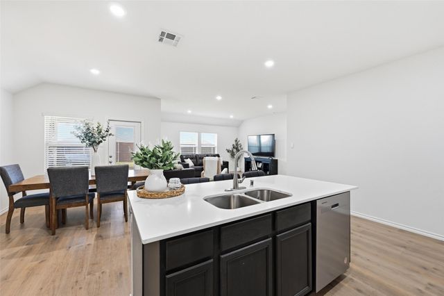 1012 Grand View Drive, Ennis, TX 75119