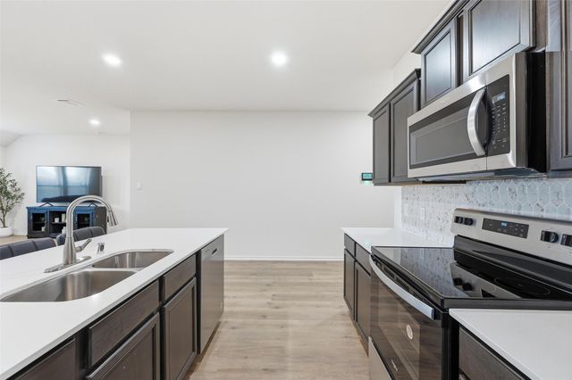 1012 Grand View Drive, Ennis, TX 75119