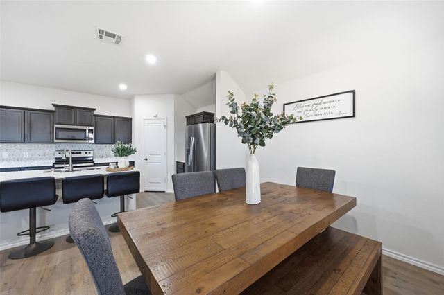 1012 Grand View Drive, Ennis, TX 75119