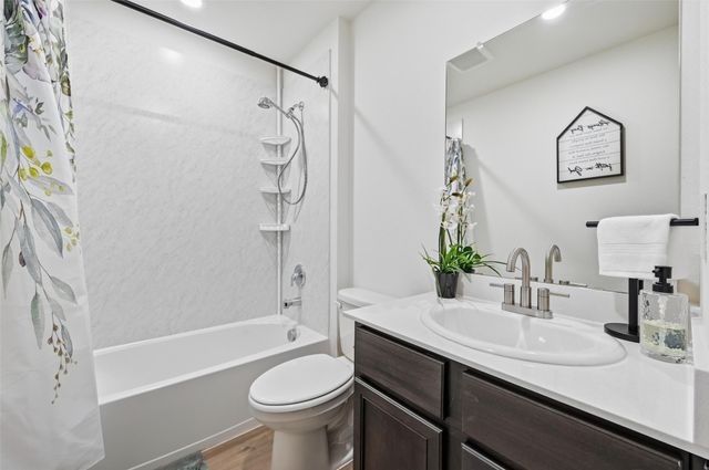 1012 Grand View Drive, Ennis, TX 75119