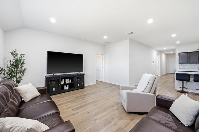 1012 Grand View Drive, Ennis, TX 75119