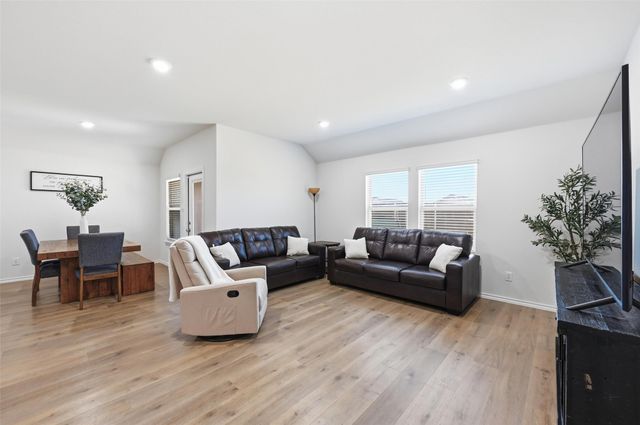 1012 Grand View Drive, Ennis, TX 75119