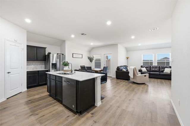 1012 Grand View Drive, Ennis, TX 75119